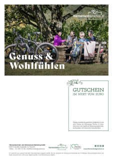 Genuss & Wohlfühlen; Frau im Wasser vor der Riegersburg