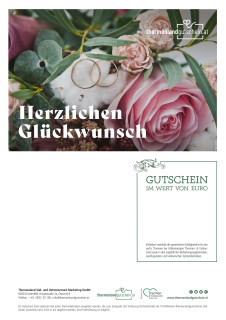 Ringe neben einer rosafarbenen Rose